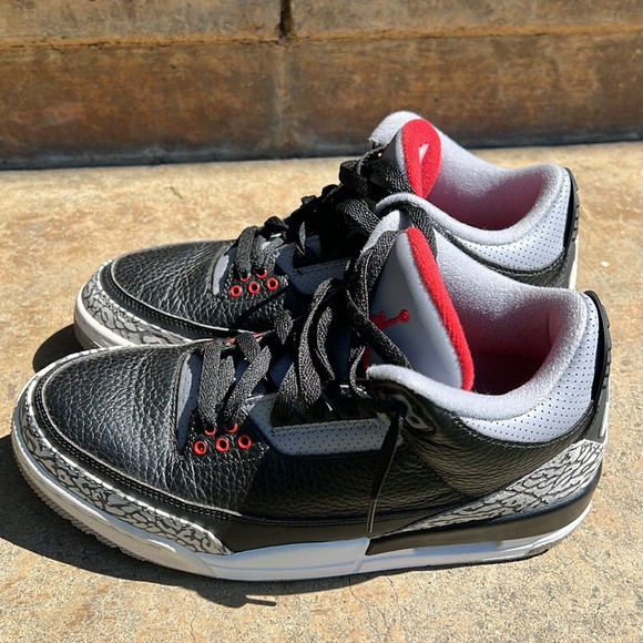 Nike Air Jordan 3 Black Cement 2018 in excellent condition. Men’s size 8.5 - Picture 7 of 9